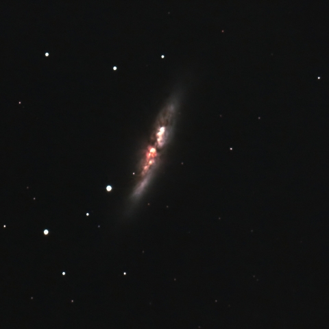 M82 (NGC 3034) 不規則銀河