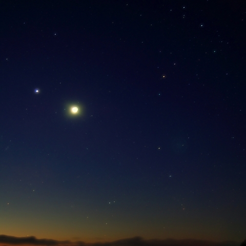 昇るさそり座と月と金星