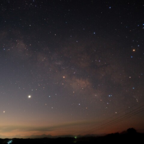 東天に昇るさそり座と銀河と3惑星