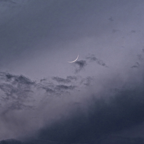 金星と月齢1.97の月