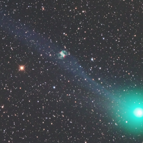 小亜鈴星雲M76に近づくラヴジョイ彗星