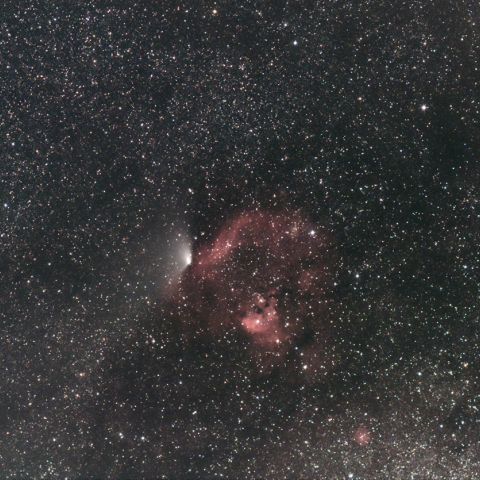 NGC7822を過ぎゆくパンスターズ彗星