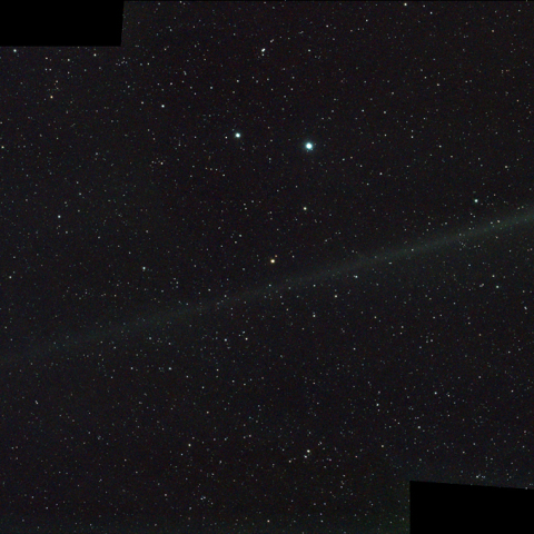 長いアンチテイルを伸ばすパンスターズ彗星