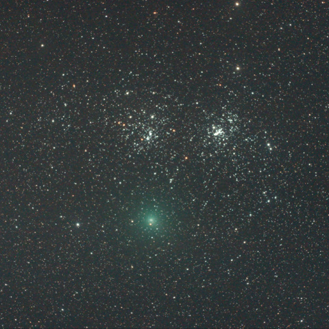 二重星団に最接近するハートレー彗星