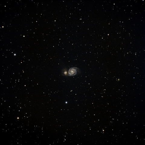 りょうけん座 子持ち銀河