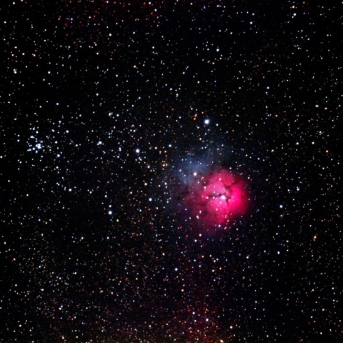 一足早い夏の空、三裂星雲M20とM21