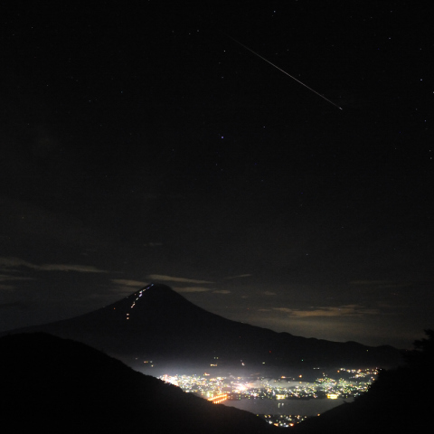 富士山とペルセウス流星