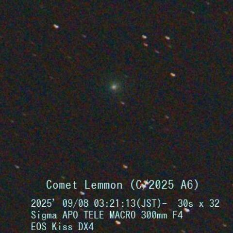 皆既月食中に撮影したレモン彗星(C/2025 A6)