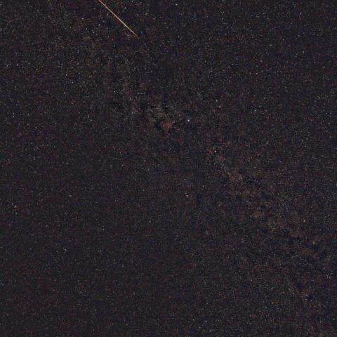 白鳥座の北を流れるペルセウス座流星群