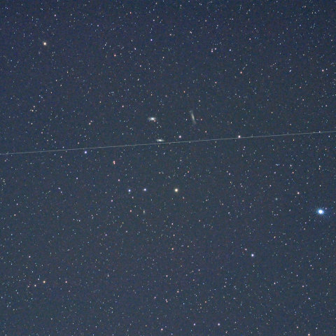 ししの後ろ足付近を通過する2012DA14