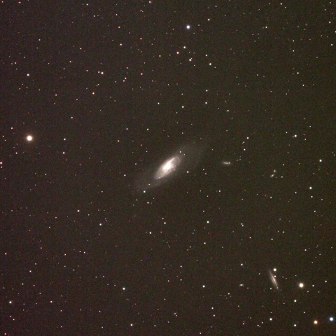 りょうけん座M106