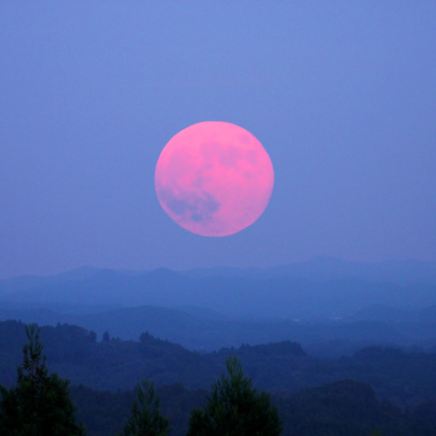スーパームーンの月の出