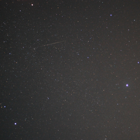 冬の大三角を横切るふたご群