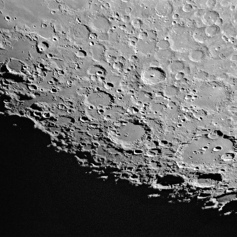 月面 2025年4月8日