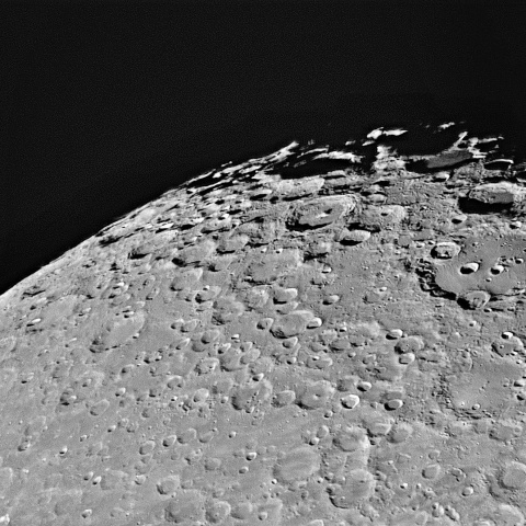 月面 2025年4月8日