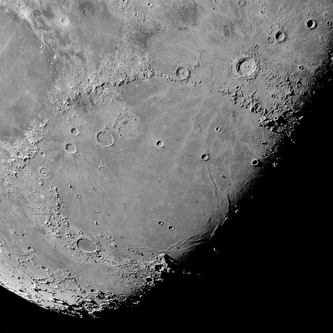 月面 2025年11月30日
