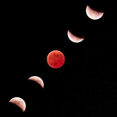 皆既月食 2022年11月8日18時34分～21時19分