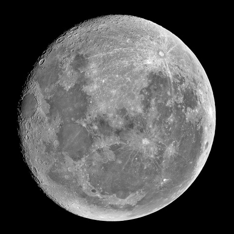 立待月 2023年8月3日