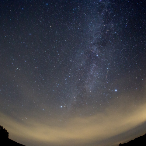 夏の大三角と流星