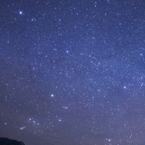 ふたご座流星群　地平線に突きささる火球