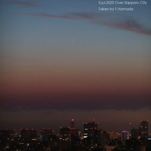 明け方に現れたネオワイズ彗星