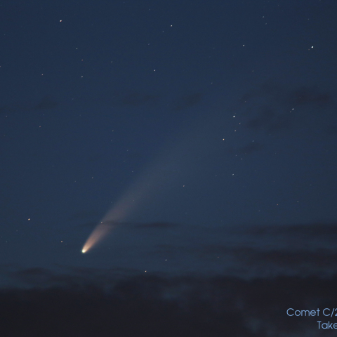 宵の空に現れたネオワイズ彗星