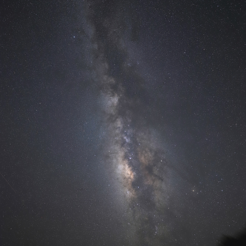 久米島の空に立つ天の川
