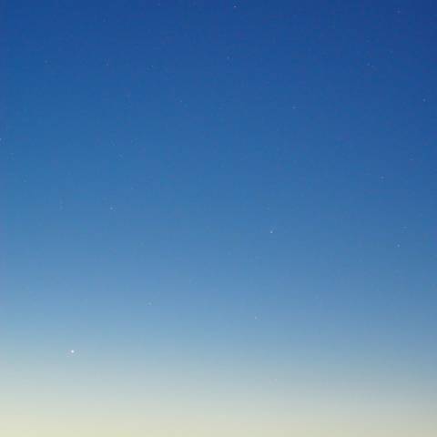 2013.11.21薄明の空にアイソン彗星