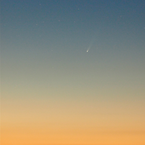 薄明の焼ける空のアイソン彗星2013.11.23