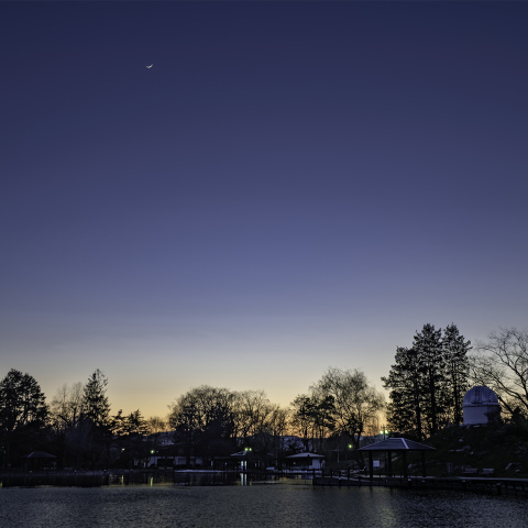 月齢2.6の夕暮れ