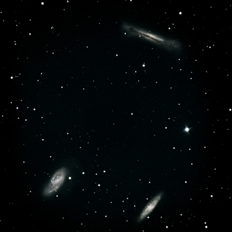 GOTO DOBによる三つ子銀河