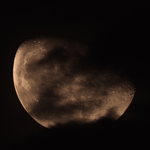 冬支度 雲纏う月かな