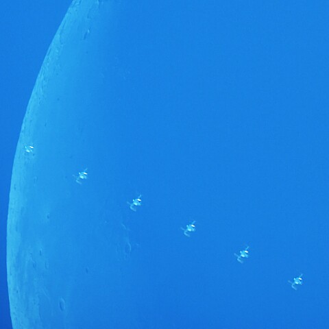 国際宇宙ステーション（月面通過）