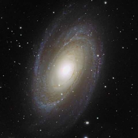 M81 ボーテの銀河（おおぐま座）