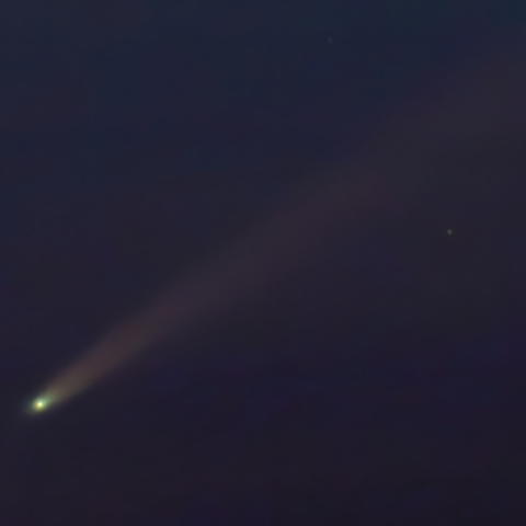 薄雲の中のネオワイズ彗星