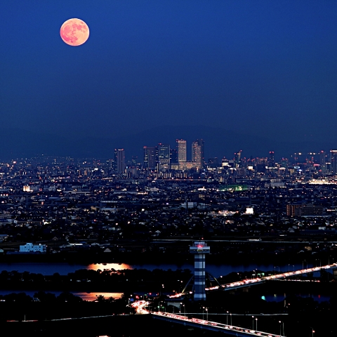 2020-10-31 宵のブルームーン