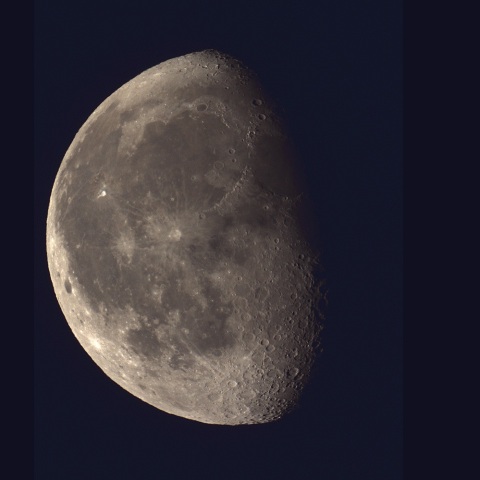 月、2026/4/8未明