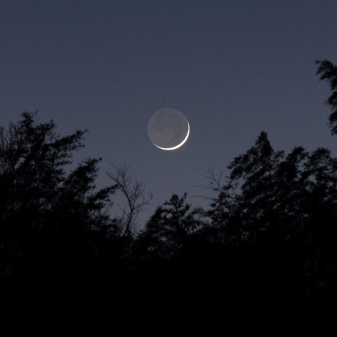 月齢2の月と地球照