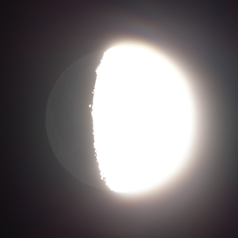 地球照（月齢9.7）