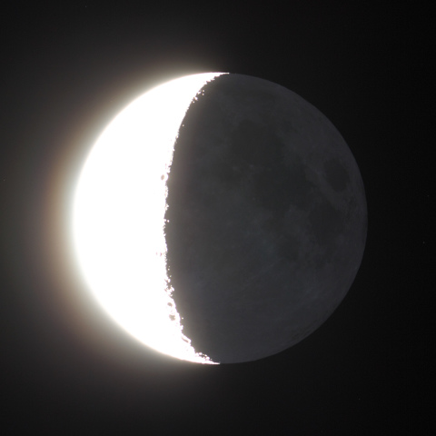 地球照（月齢 24.1）