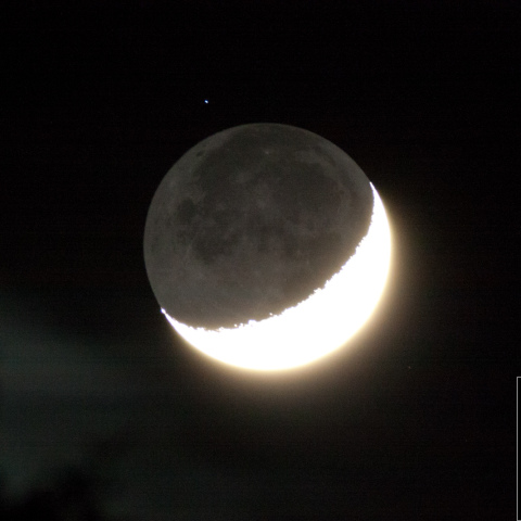 地球照（月齢 5.1）