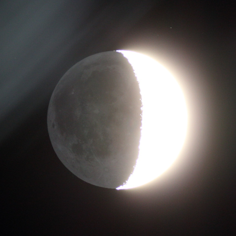 地球照（月齢 6.1）