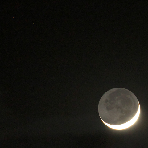 地球照（月齢 3.5）