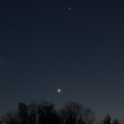 三日月と金星