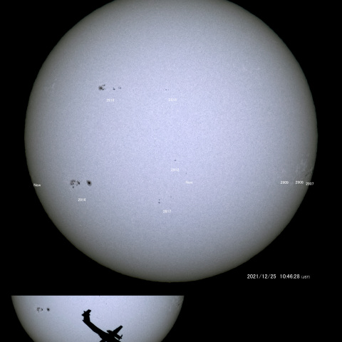 太陽黒点 (2021/12/25)と偶然通過したプロペラ機