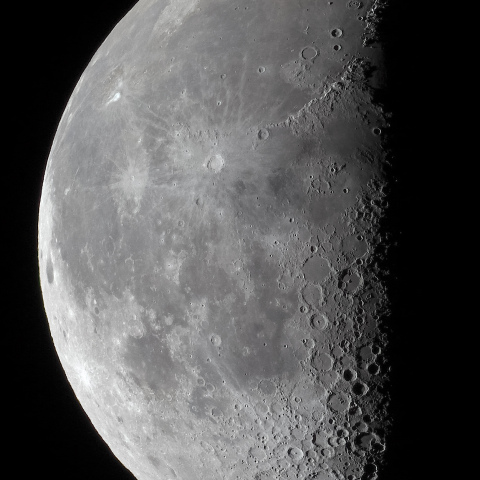 下弦の月（月齢 21.3）