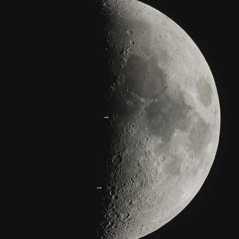 月面の「V」と「X」