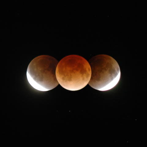 皆既月食と地球の影