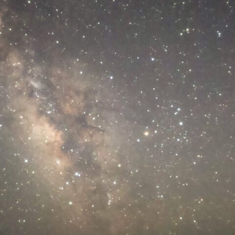星空の下、天の川を見上げて