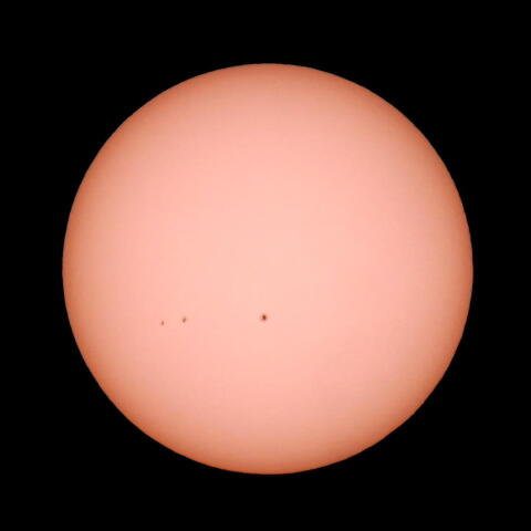 曇り空直前の太陽黒点